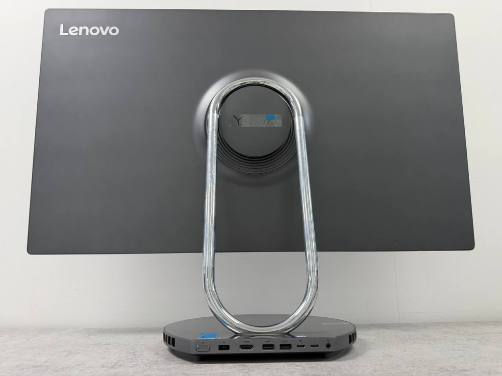 Lenovo YOGA Air 32-ILL — порты в подставке, вид сзади